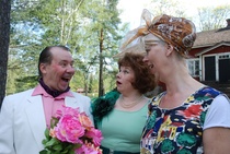 Felix (Keijo Asposalo),  Rouva Äyskäri (Virpi Lepistö) ja kotiapu-Miina (Seija Tikkanen)