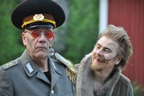 Sotakirjeenvaihtajakyyhkynen (Kari Mäkilä) ja Pessi