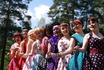 Elina Tuomi, Riikka Lehtonen, Tiia Heikkonen, Sanna Räikkönen, Liisa Nikander, Aila Fast, Rosa Heinonen, Marjut Tuominiemi ja Ida Wiik