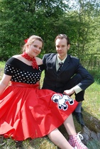 Nuoripari Mirjam (Viola Leivo) ja Akseli (Atso Akkanen)